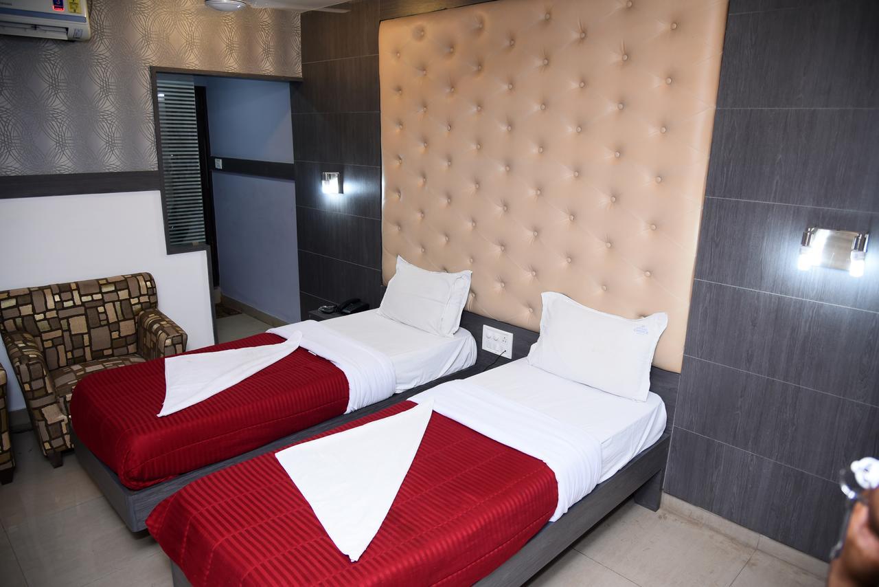 Grand Choice Hotel Bangalore Bagian luar foto