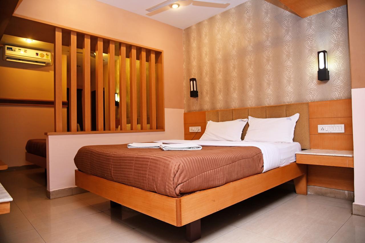 Grand Choice Hotel Bangalore Bagian luar foto